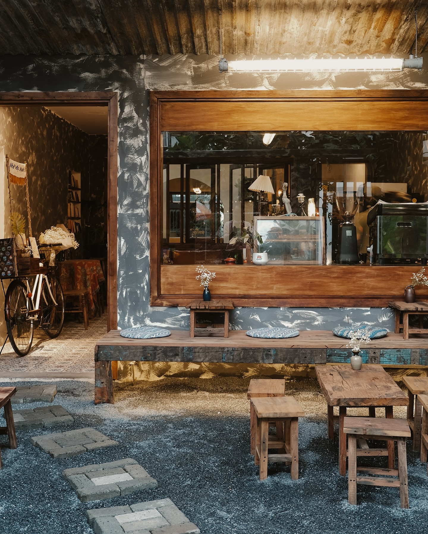Tiệm cà phê nhớ một người