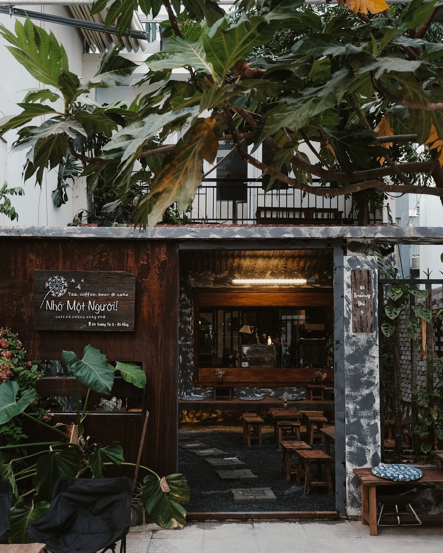 Tiệm cà phê nhớ một người